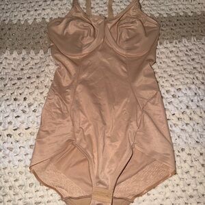 Everyday Nude Shaping Bodysuit with Underwire Support